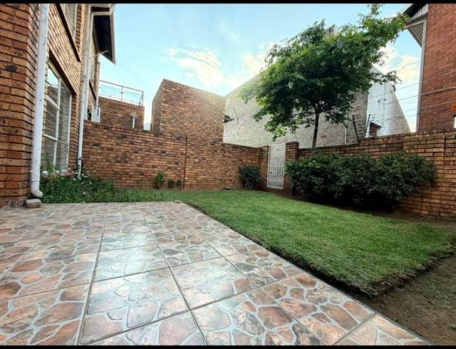 2 BEDROOM TOWNHOUSE FOR SALE IN BENONI CENTRAL